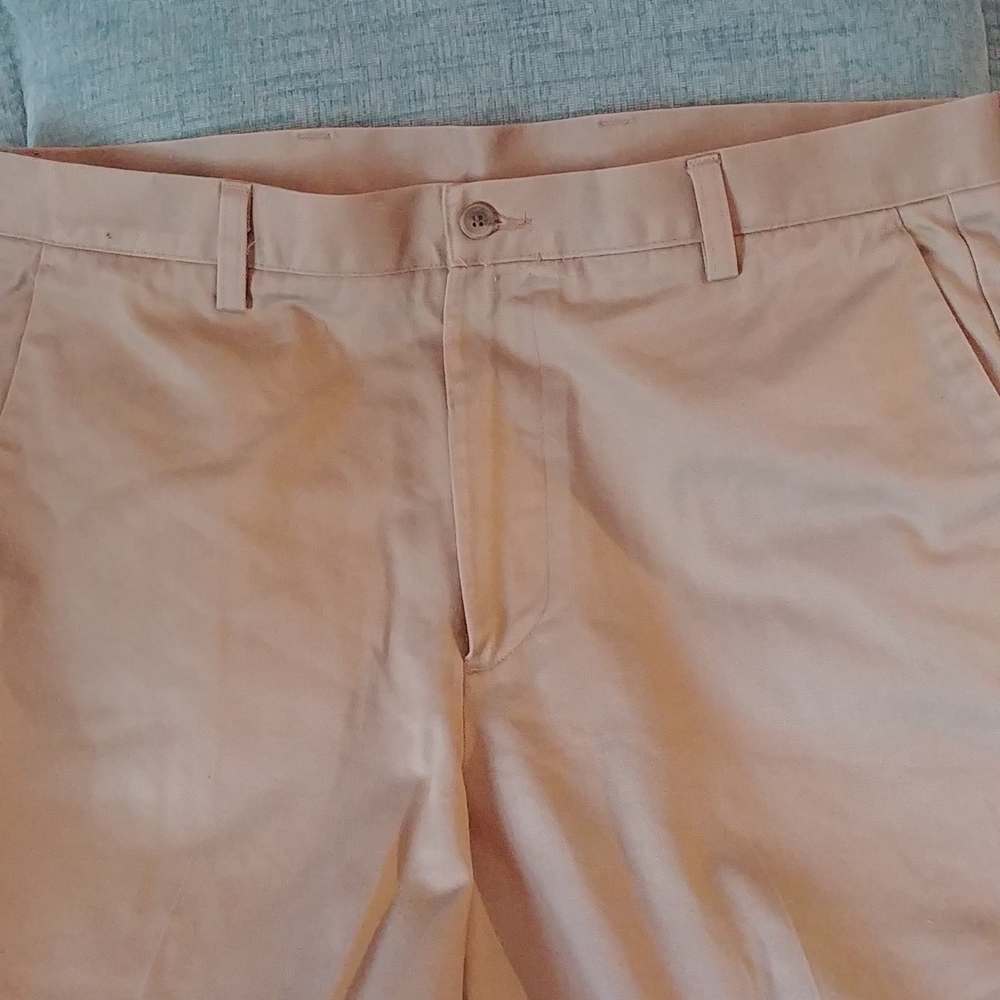 Men's khaki dockers